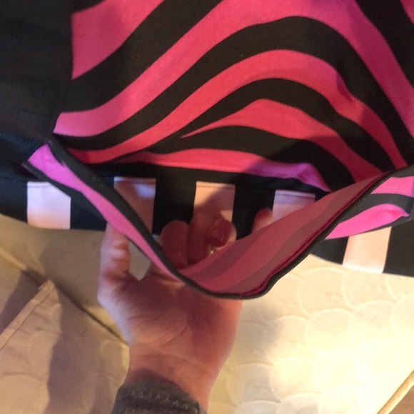 Victoria’s Secret large tote/travel/gym bag - Picture 3 of 4
